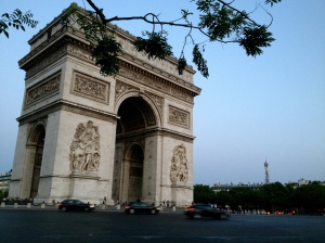 Photo of the Arc de Triomphe behind a nearly empty street.